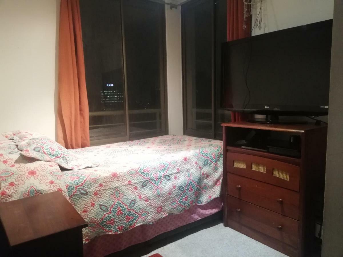Una Habitacion Privada Con Bano Privado En Centro Historico Santiago de Chile Exteriér fotografie